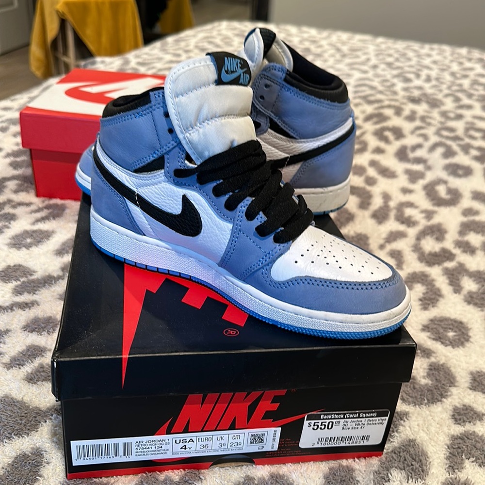 Baby blue retro jordan 1